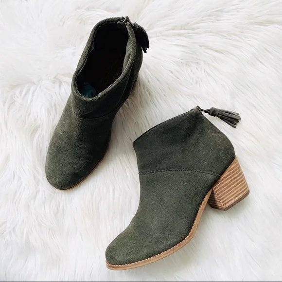 Tom’s Suede Boots in Forest | XS | - Picture 2 of 4